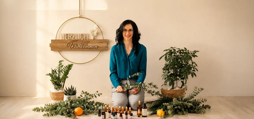 Cora Schweigard mit ätherischen Ölen in einer ruhigen Aromatherapie-Umgebung