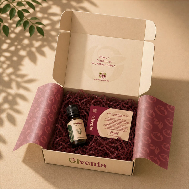 Olvenia Ambia Rosmarinöl Bio in geöffneter Geschenkbox mit Seidenpapier, Füllmaterial und Dankeskarte