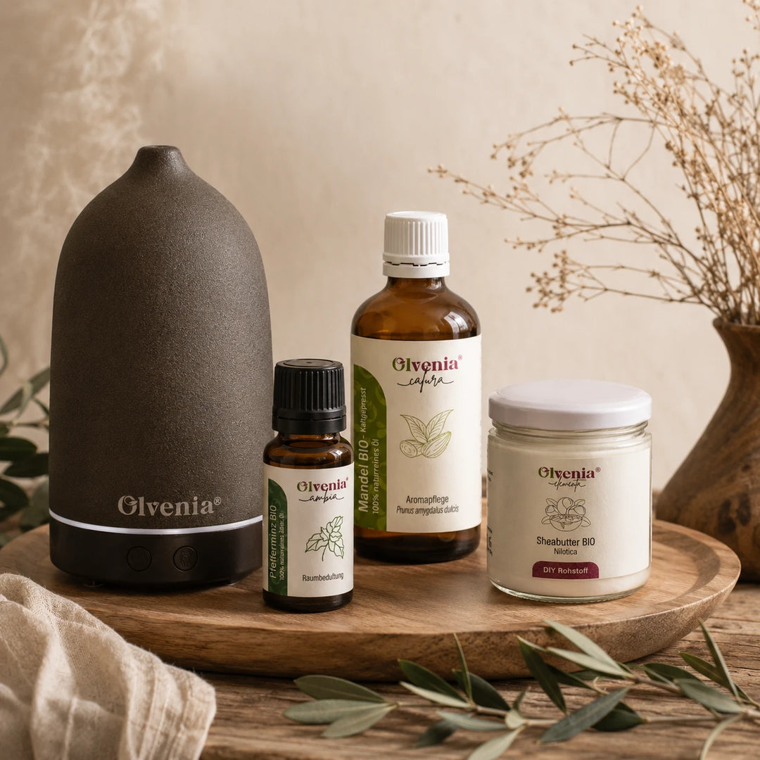 Olvenia Aroma-Diffuser mit ätherischen Ölen und Sheabutter in einer warmen, natürlichen Wellness-Szene.